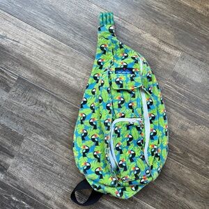 Kavu green patterned bag purse